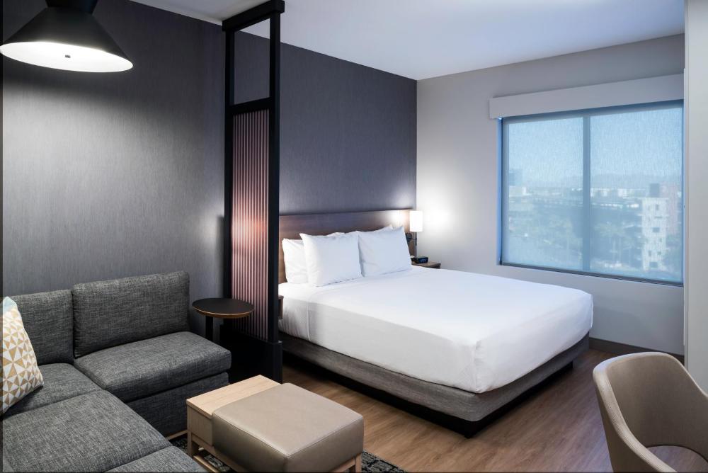 King Room with Sofa Bed - High Floor interior